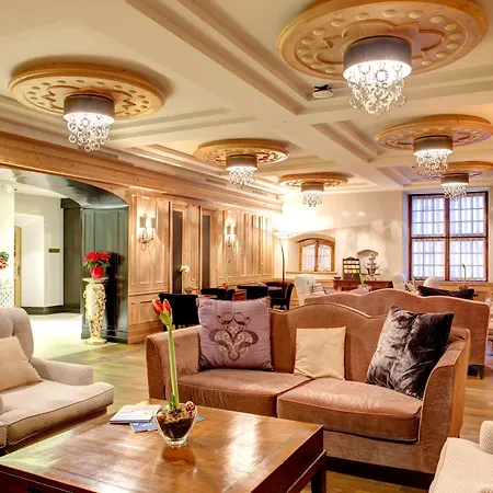 Flueela - The Unbound Collection By Hyatt Davos