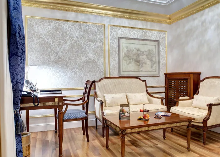 Flueela - The Unbound Collection By Hyatt Davos