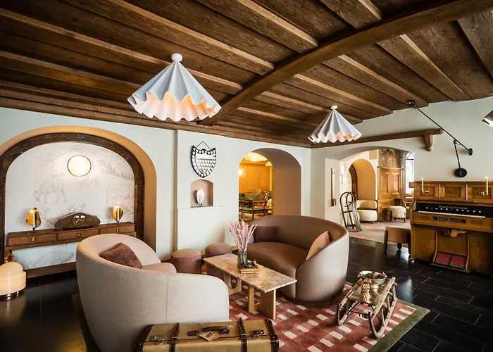 Flueela - The Unbound Collection By Hyatt Davos