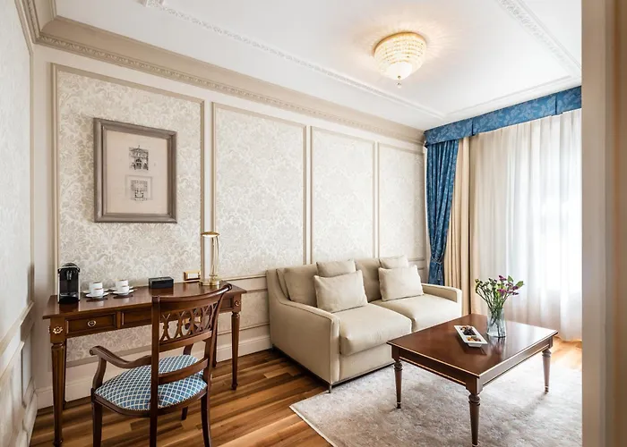 Flueela - The Unbound Collection By Hyatt