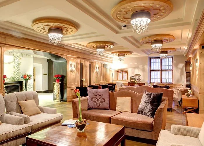 Flueela - The Unbound Collection By Hyatt Davos