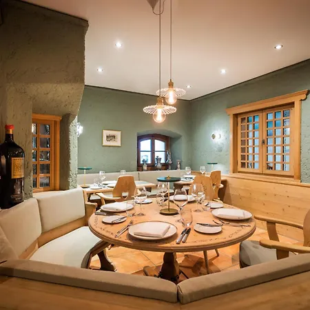 Flueela - The Unbound Collection By Hyatt